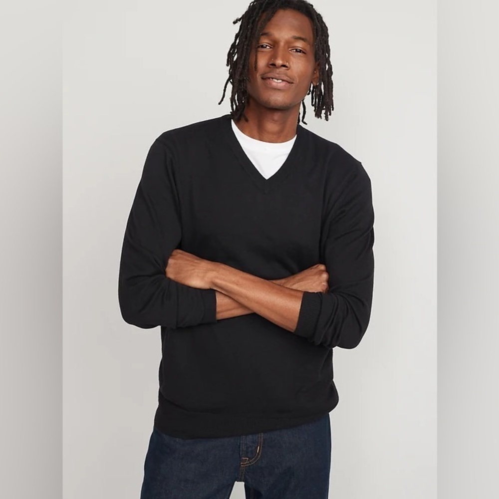 NWOT! Black V-Neck Sweater for Men - Size Large ♠️